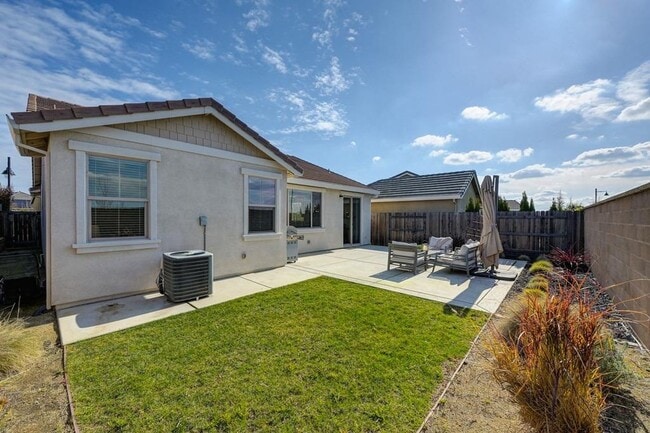 Building Photo - 3 Bedroom Home in Whitney Ranch