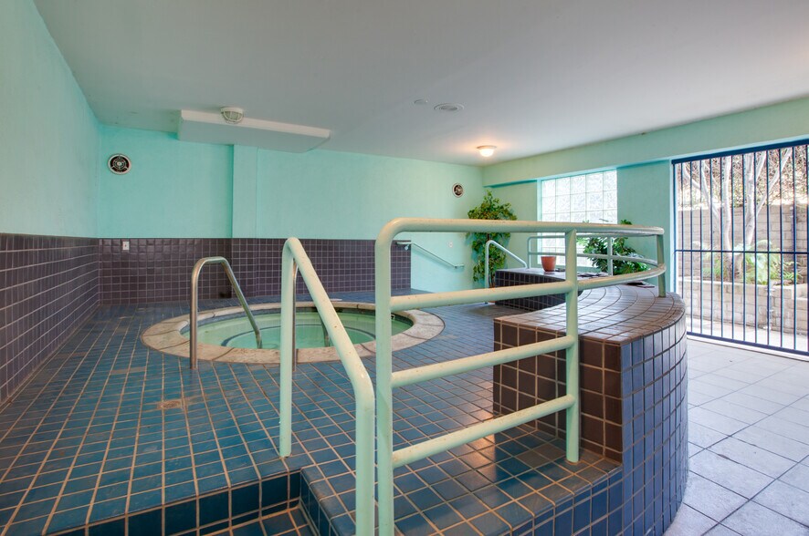 Building Photo - 900 Euclid St