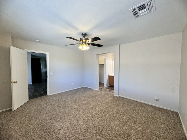 Building Photo - 9138 W Ross Ave