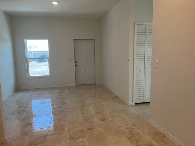 Building Photo - ASK US HOW TO GET FREE RENT!!-Brand New Co...