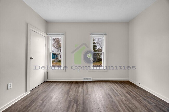 Building Photo - Spacious 4 Bedroom- Whole Home!