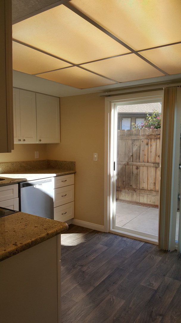 Building Photo - 2 Bed/1.5 Bath Townhouse