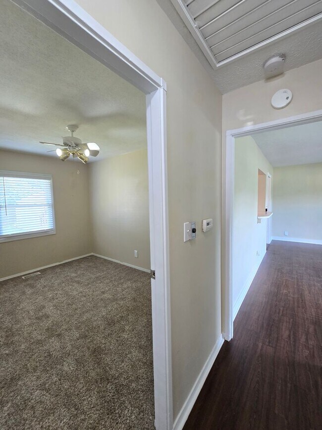 Building Photo - YOU CAN STOP YOUR SEARCH! Jeffersontown / Jtown Rental with 3 Bedrooms, 1 Full Baths, Ranch, 1 Ca...