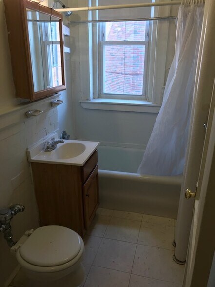 Building Photo - 1116 Boylston St