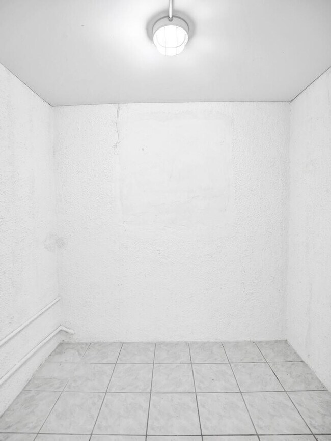 Building Photo - 2632 SE 10th Ct