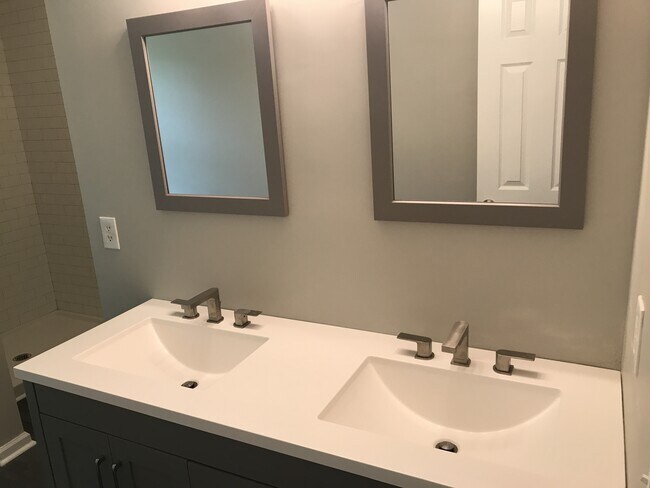 Building Photo - 1085 Garibaldi St SW