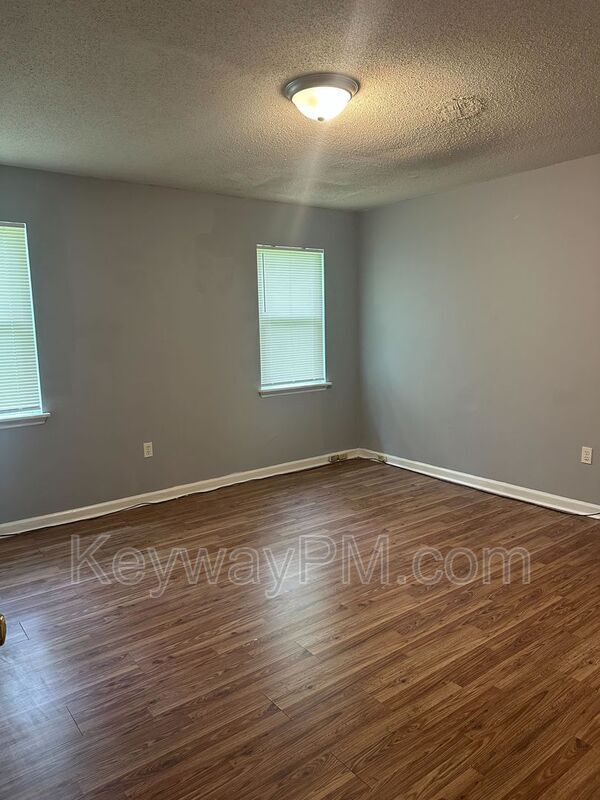 Building Photo - 2104 Trotters Way