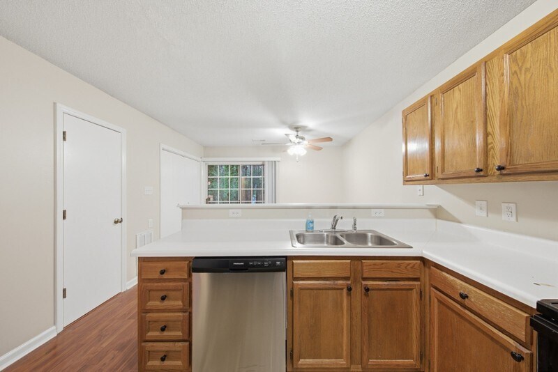 Building Photo - 10 Hartford Ct