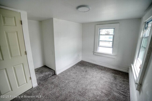 Building Photo - 1012 Clearview St