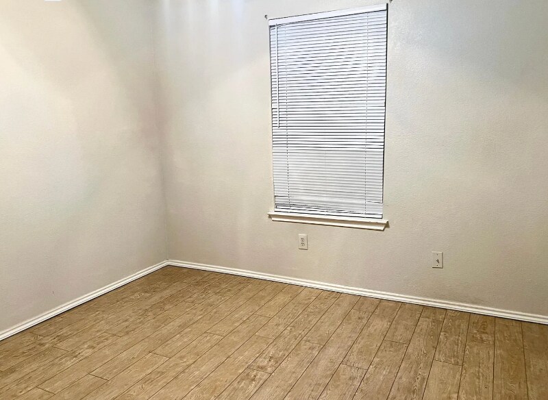 Building Photo - 2324 Aldergate Dr