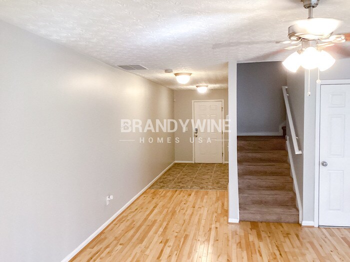 Building Photo - 687 Lakes Cir