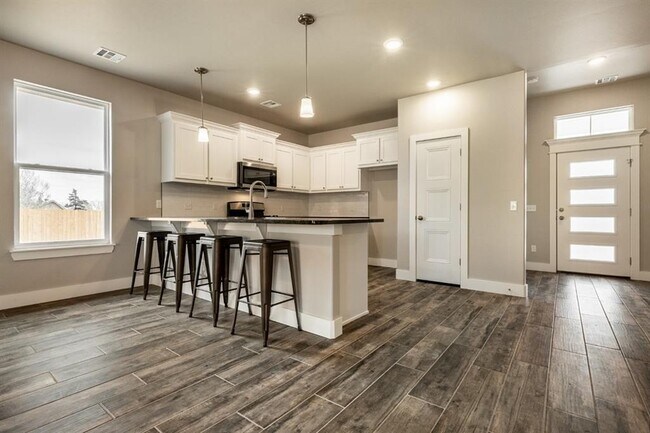 Building Photo - 2541 Fallview Dr