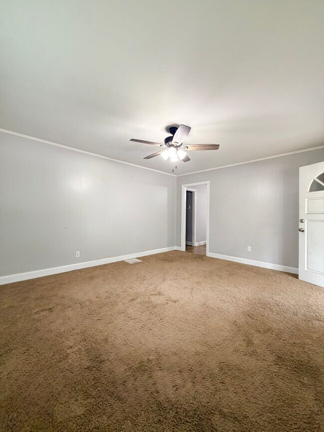 Building Photo - 2 Bed 1 Bathroom on 1 Acre of Land