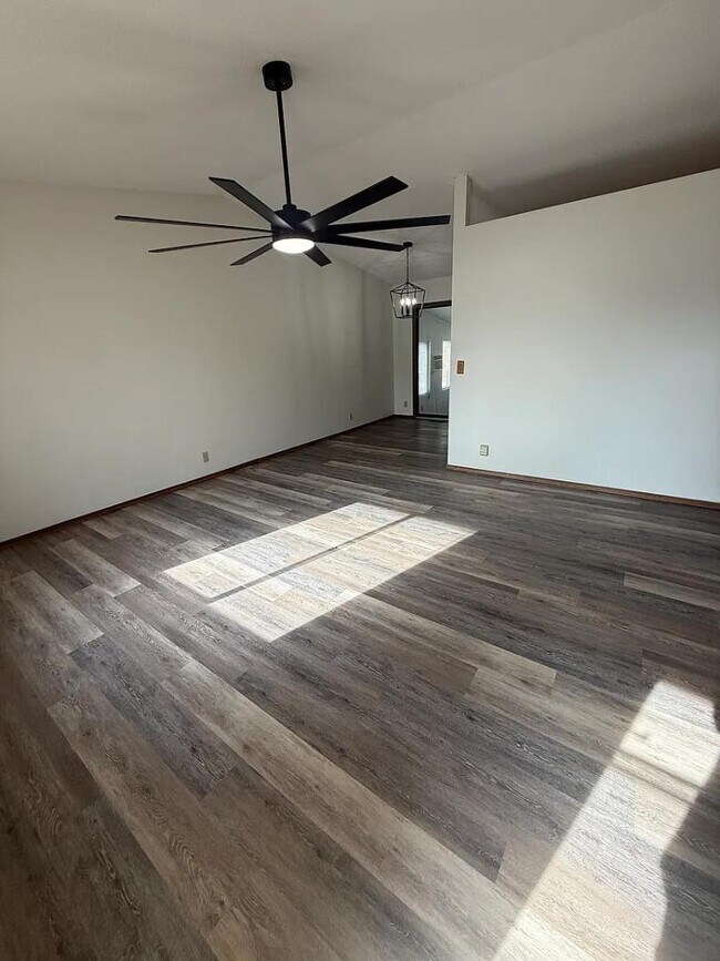 Building Photo - 5436 S Stoneborough Ct