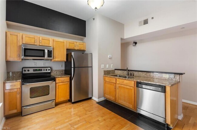 Building Photo - 241 Granby St