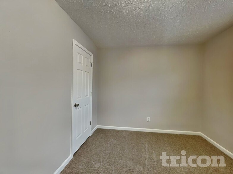 Building Photo - 200 River Walk