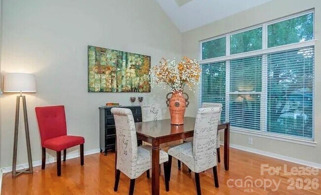 Building Photo - 2125 Southend Dr