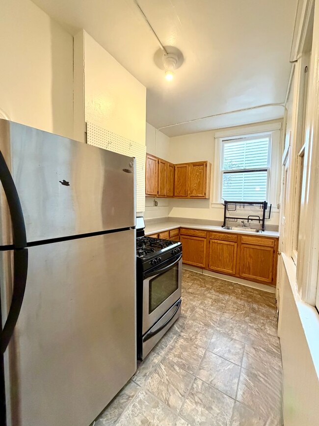 Building Photo - 225 9th St