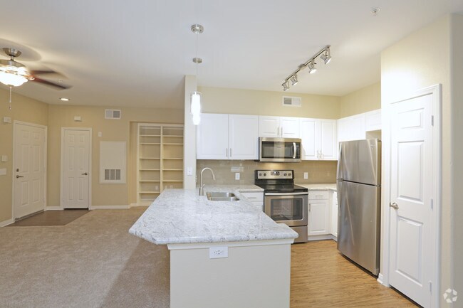 1 BR, 1 BA - 820 SF - Camden Old Creek