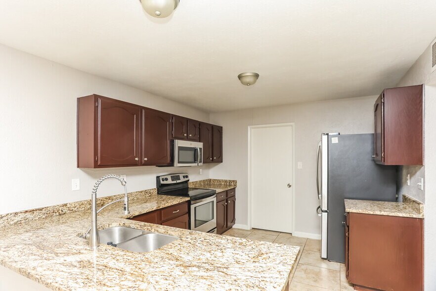 Building Photo - 458 Rainier St