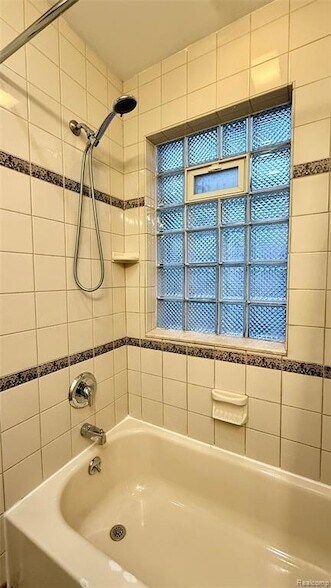 Building Photo - 805 E Milton Ave