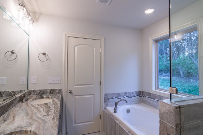 Building Photo - For Lease - 3 Beds, 2 Baths, 2300sqft home...