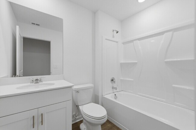 Building Photo - **Move-in Special no application fees** –NEW  Beautiful Move-In Ready Home in Ocala!INTERNET INCL...