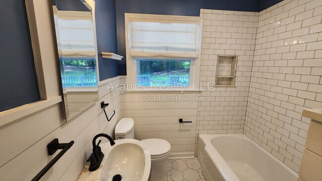 Building Photo - 1032 Homewood Ct
