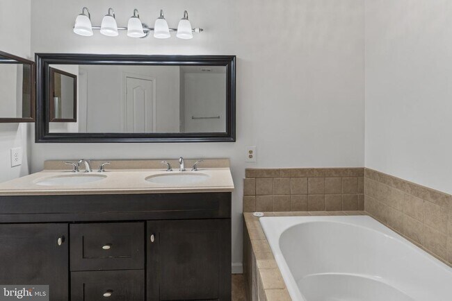 Building Photo - 6033 Grenfell Loop