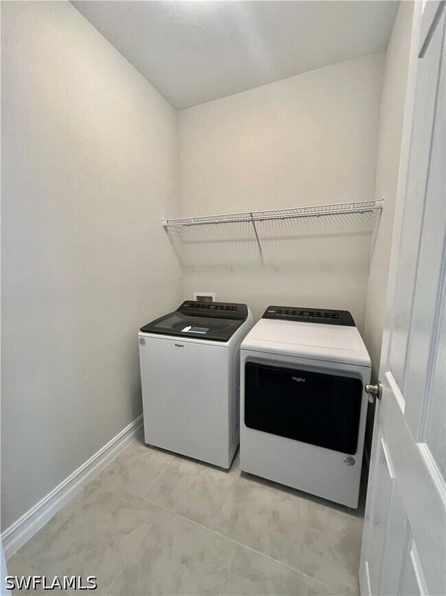 Building Photo - 842 Enbrook Lp