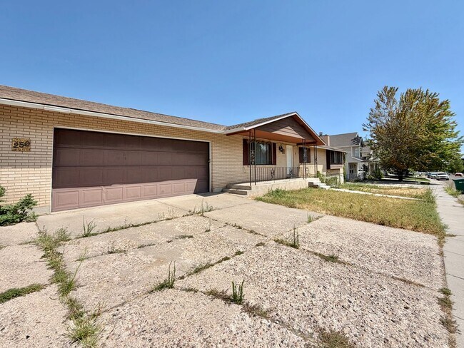 Building Photo - 250 N 360 W
