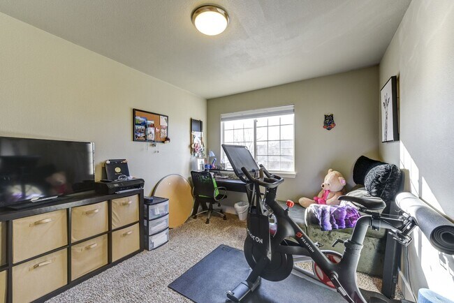 Building Photo - Amazing 3 Bedroom 3 Bath Home (1800sqft+) ...