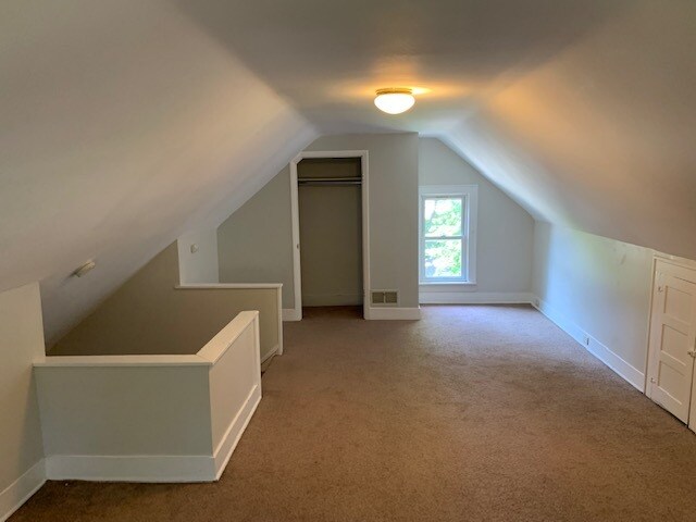 Building Photo - 544 Spicer St