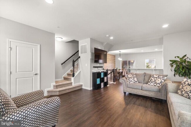 Building Photo - 5758 Barts Way