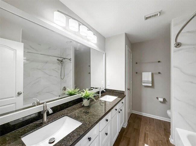 Building Photo - 1762 Lakeside Enclave Dr