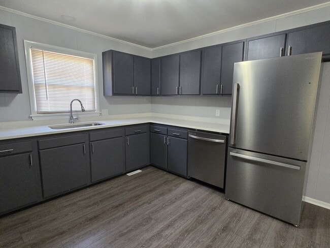 Building Photo - 2402 Chatham Dr
