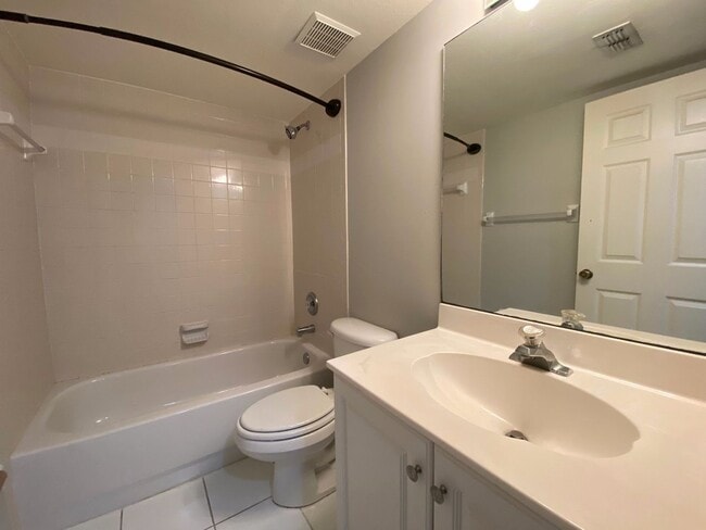 Building Photo - ANNUAL RENTAL - 2 BED/2BATH CONDO - THE MANOR AT MORTON GROVE