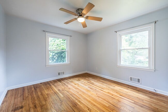 Building Photo - Spacious 4-Bedroom Ranch Home in Belvedere...