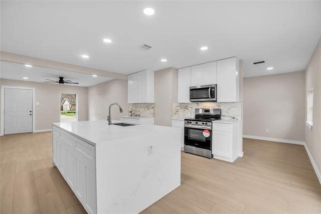 Building Photo - 1913 Fairfield Dr