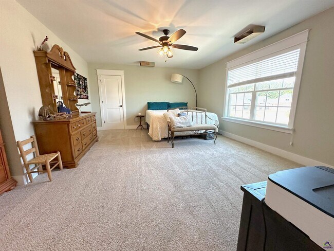 Building Photo - 410 Stonegate Trail