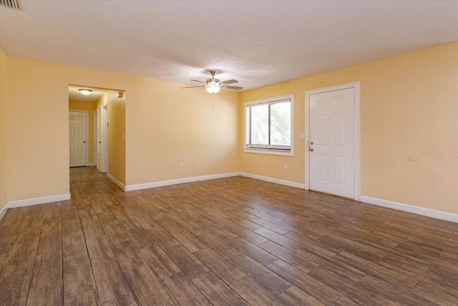 Building Photo - 3/1 Home With A Detached 1/1 Bd In-Law Suite And Detached Airconditioned Metal Storage
