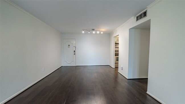 Building Photo - 7575 Katy Fwy