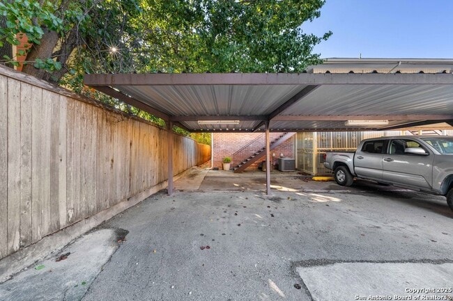 Building Photo - 7815 Broadway St