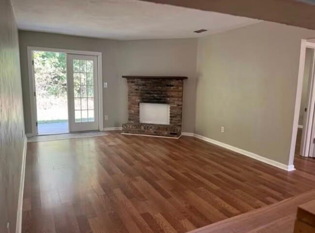 Building Photo - 1571 Live Oak Dr