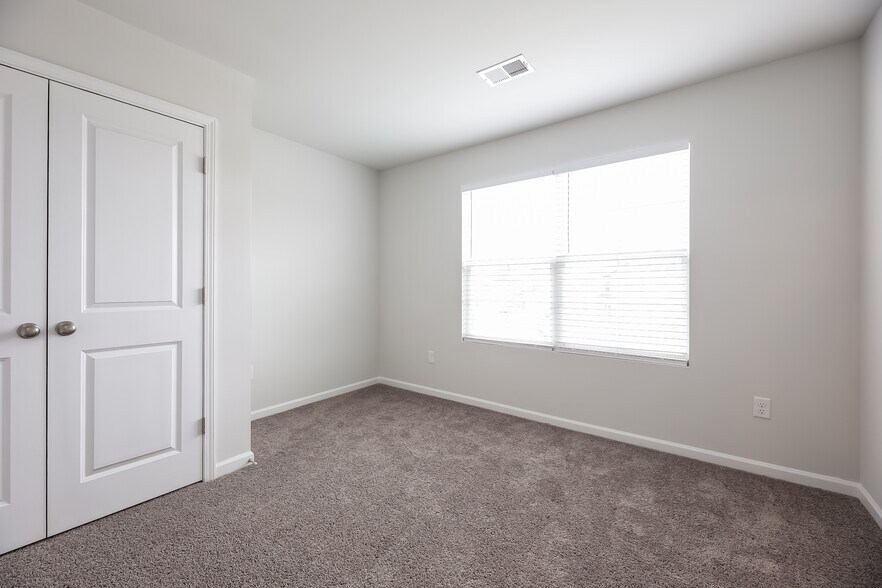 Building Photo - 346 Elevation Ct