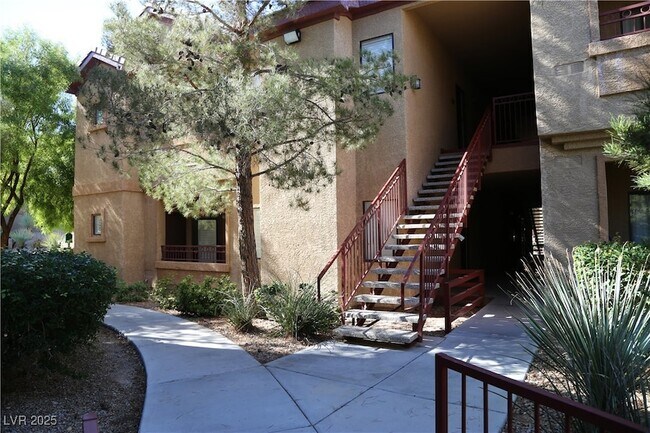 Building Photo - 8250 N Grand Canyon Dr