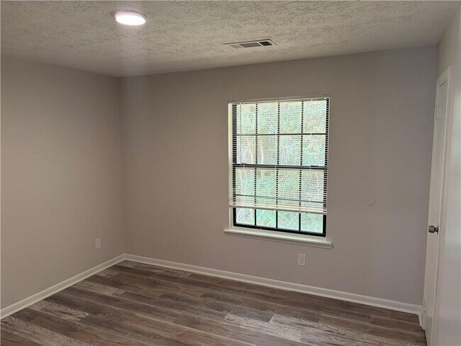 Building Photo - 4 Eastview Cir