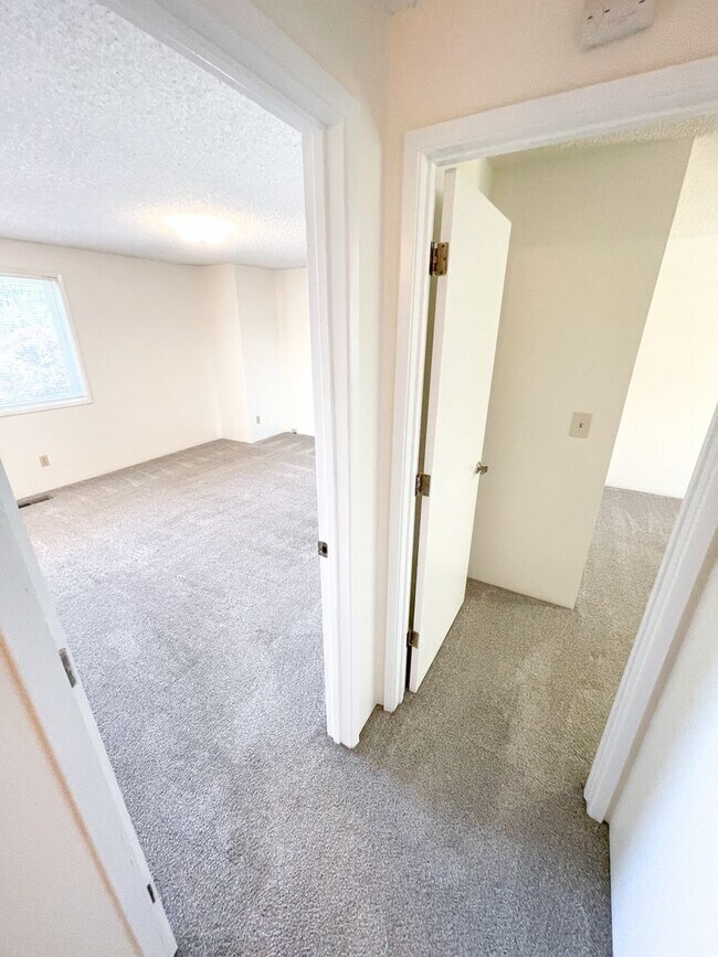 Building Photo - 3 Bedroom, 2 bath Spacious home in Moyina ...