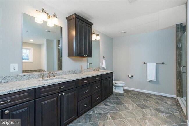 Building Photo - 1201 Regal Ln