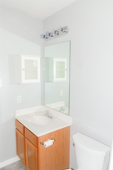 Building Photo - 822 Oak Lodge Ct
